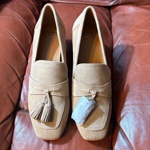 Donald J. Pliner Tan Suede Tassel Loafers. New w/o Box. Size 9.